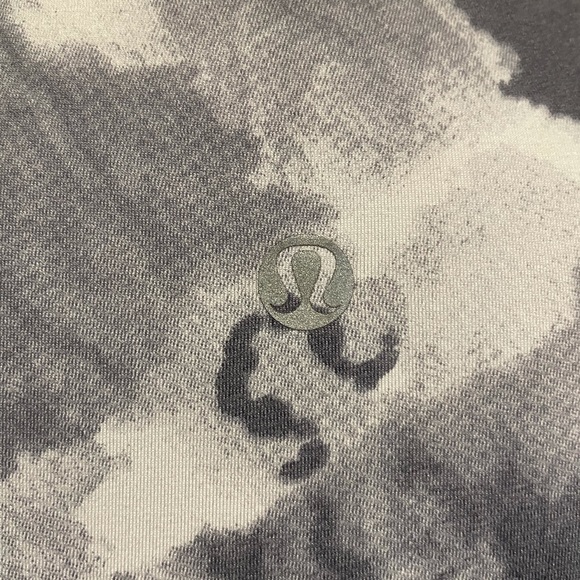 Lululemon Workout Top - Picture 4 of 6